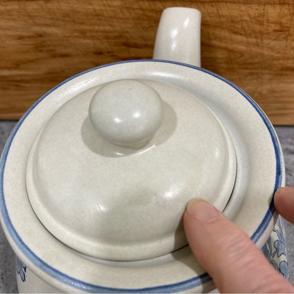 Pfaltzgraff Yorktowne tea pot with lid - Picture 8 of 11